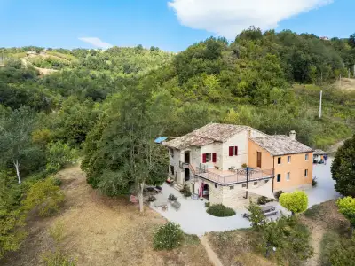 Sopra e Sotto tussen de groene heuvels van Le Marche